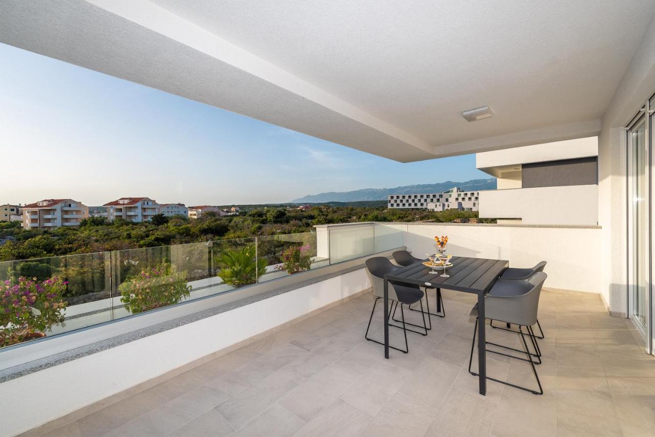 Apartments & Rooms Pool Villas Maris Novalja Bagian luar foto