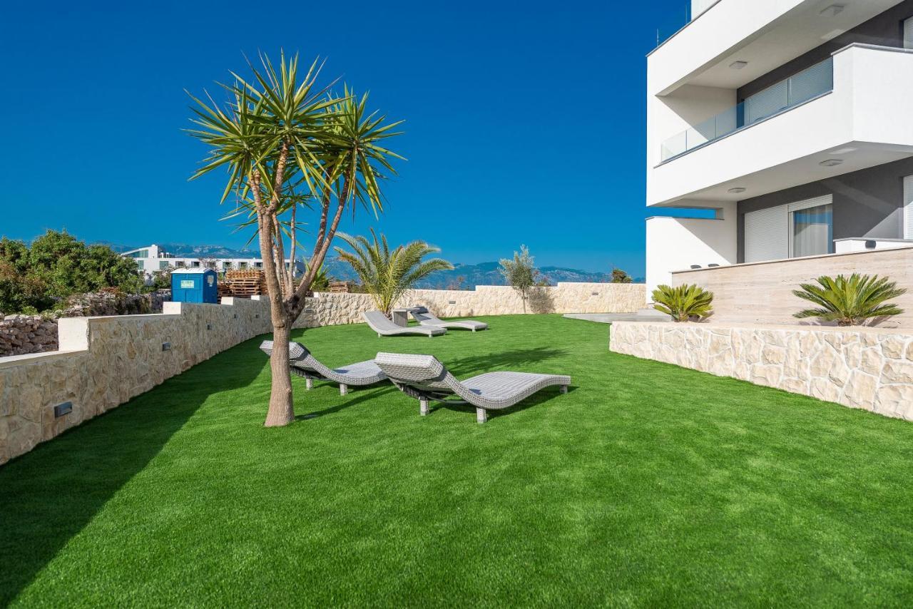 Apartments & Rooms Pool Villas Maris Novalja Bagian luar foto