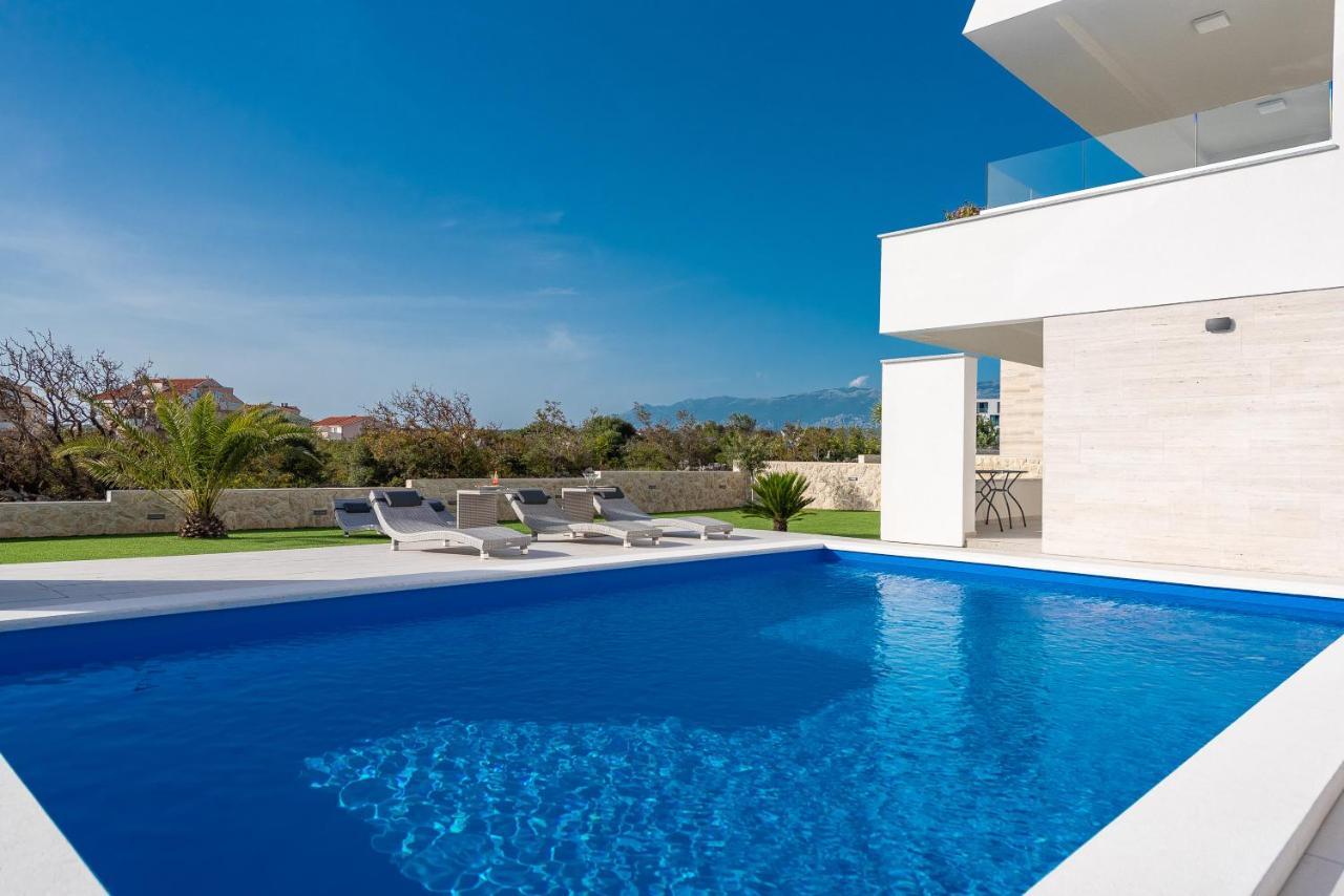 Apartments & Rooms Pool Villas Maris Novalja Bagian luar foto
