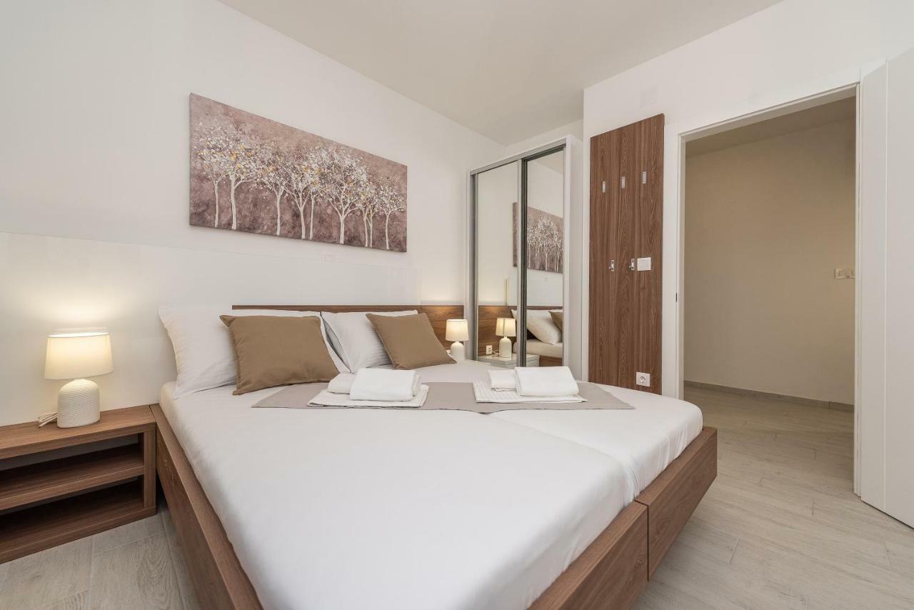 Apartments & Rooms Pool Villas Maris Novalja Bagian luar foto