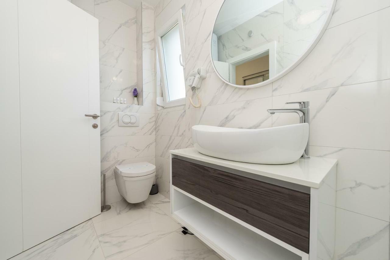 Apartments & Rooms Pool Villas Maris Novalja Bagian luar foto