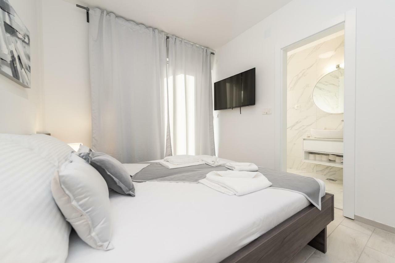 Apartments & Rooms Pool Villas Maris Novalja Bagian luar foto