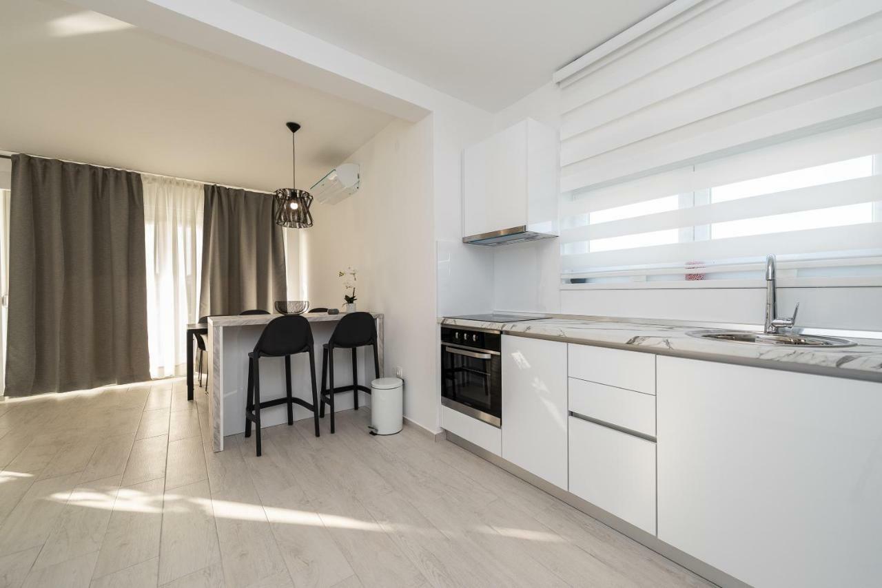 Apartments & Rooms Pool Villas Maris Novalja Bagian luar foto