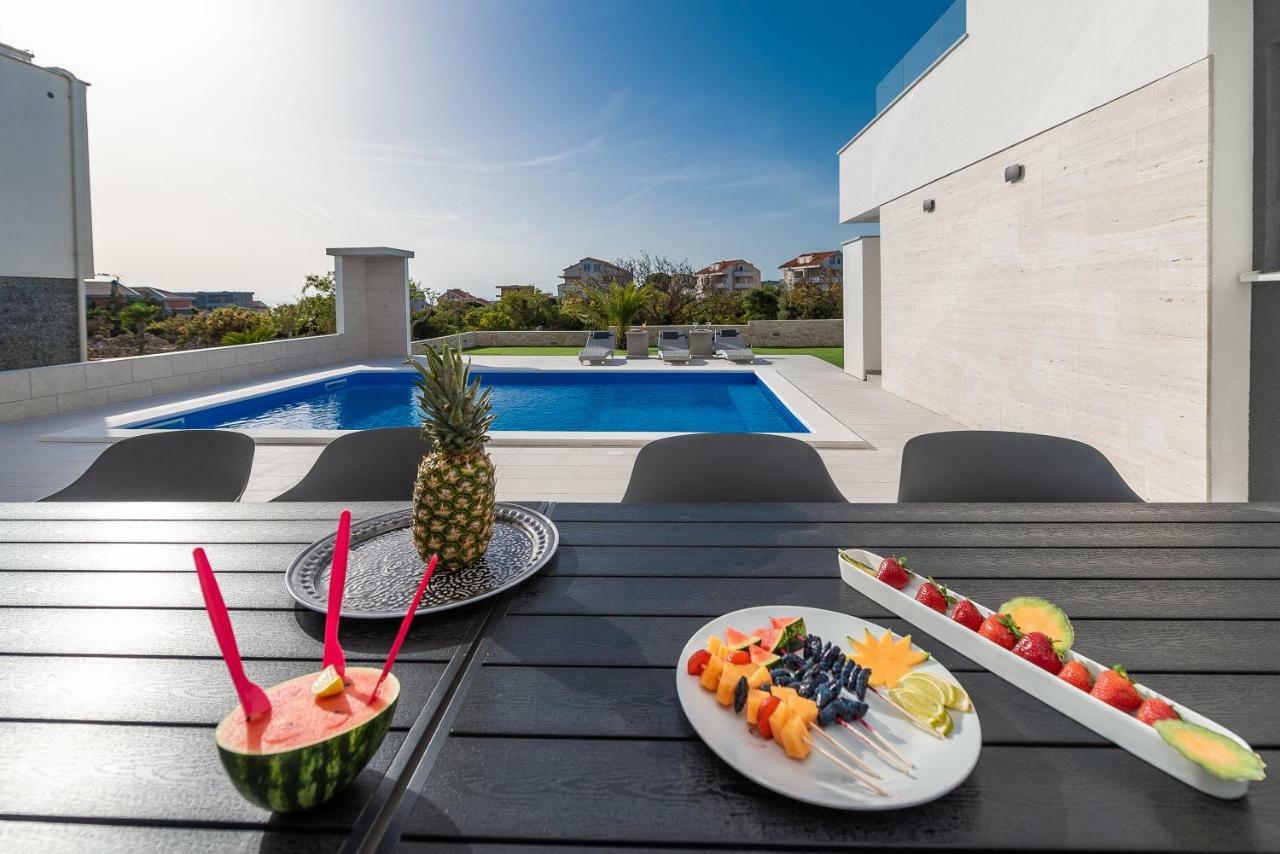 Apartments & Rooms Pool Villas Maris Novalja Bagian luar foto