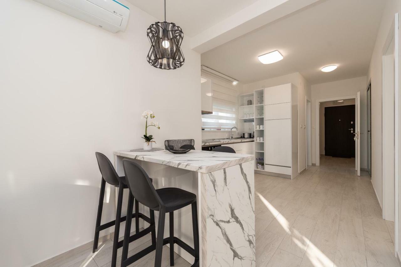 Apartments & Rooms Pool Villas Maris Novalja Bagian luar foto