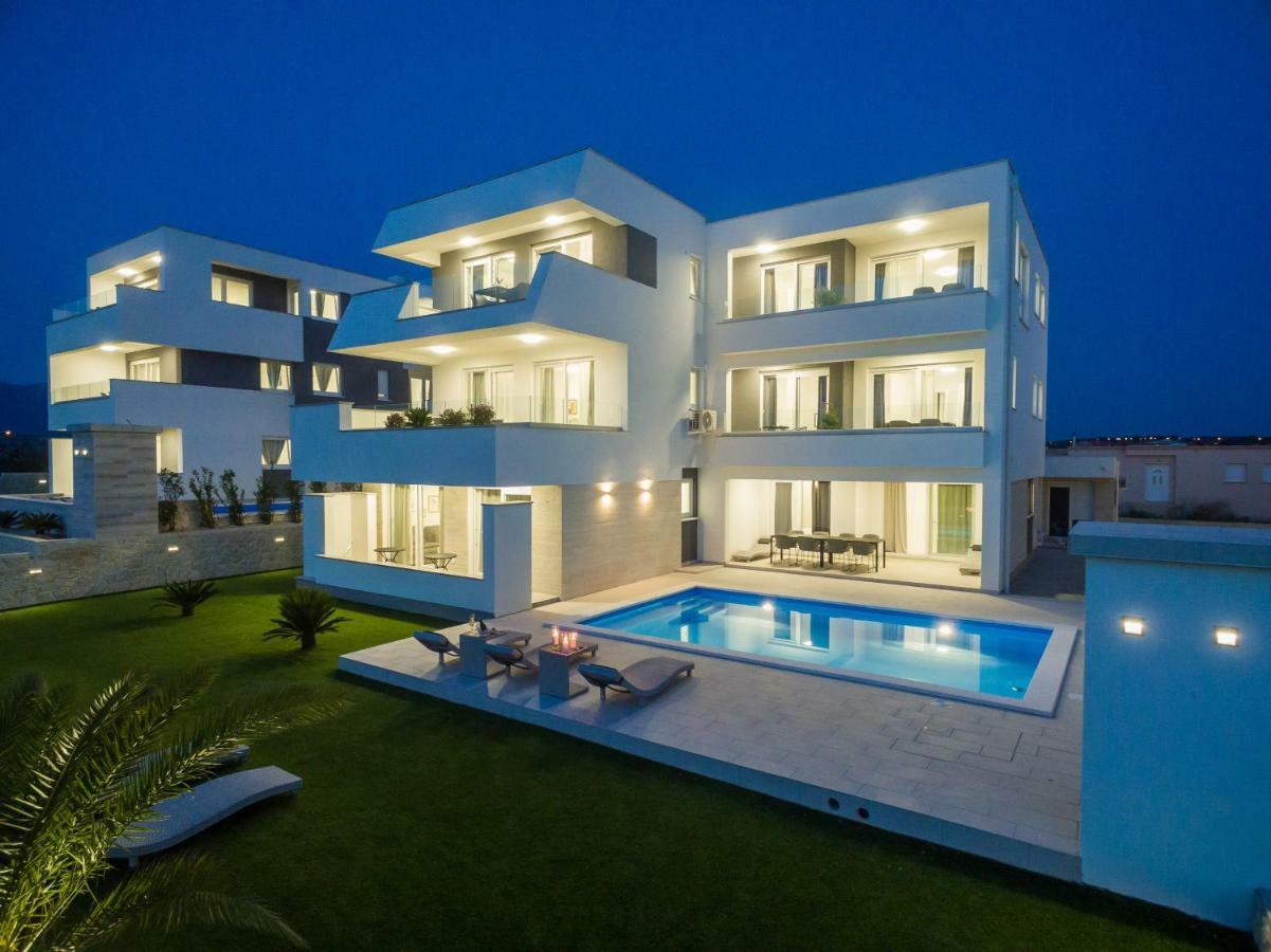 Apartments & Rooms Pool Villas Maris Novalja Bagian luar foto