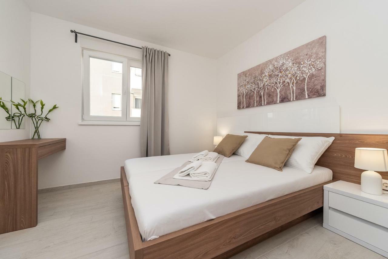 Apartments & Rooms Pool Villas Maris Novalja Bagian luar foto