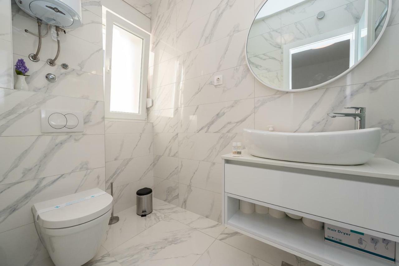 Apartments & Rooms Pool Villas Maris Novalja Bagian luar foto