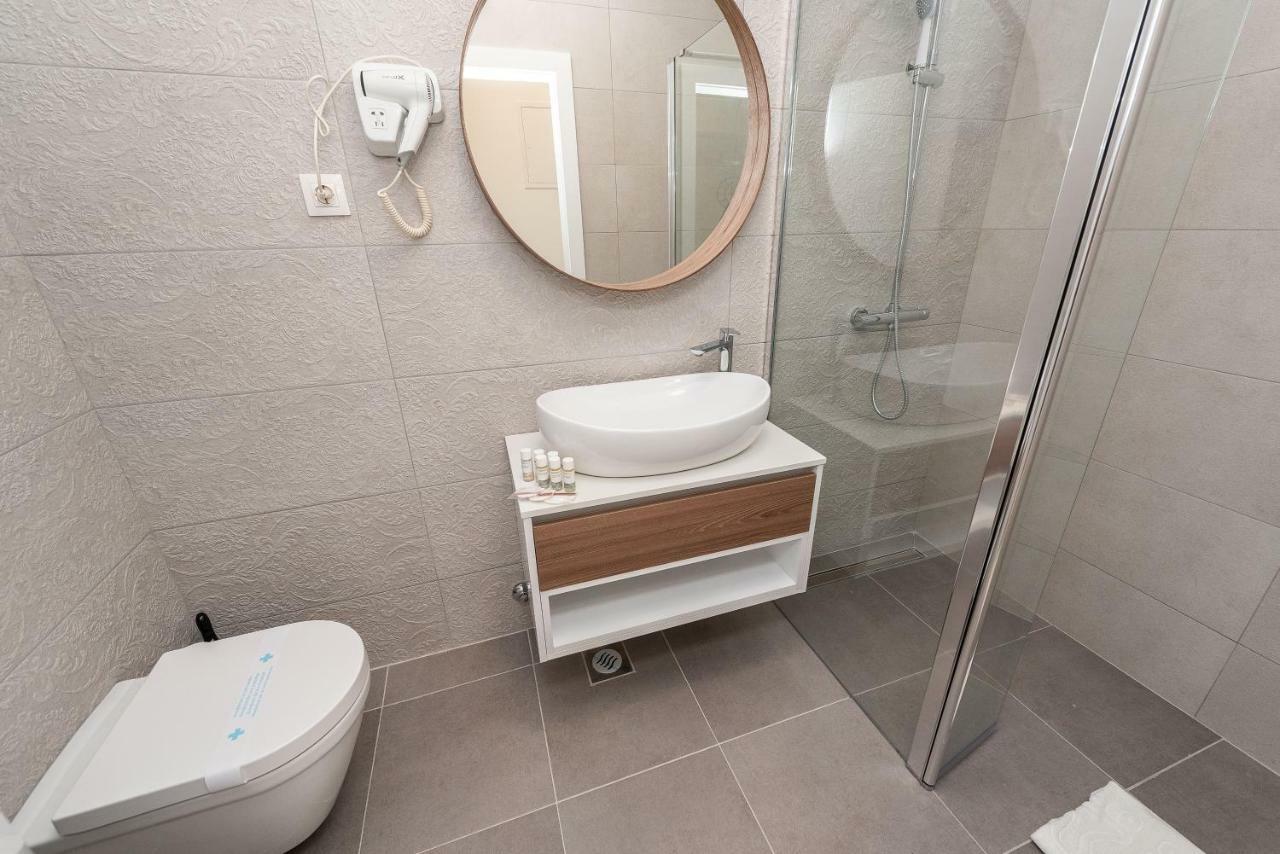 Apartments & Rooms Pool Villas Maris Novalja Bagian luar foto