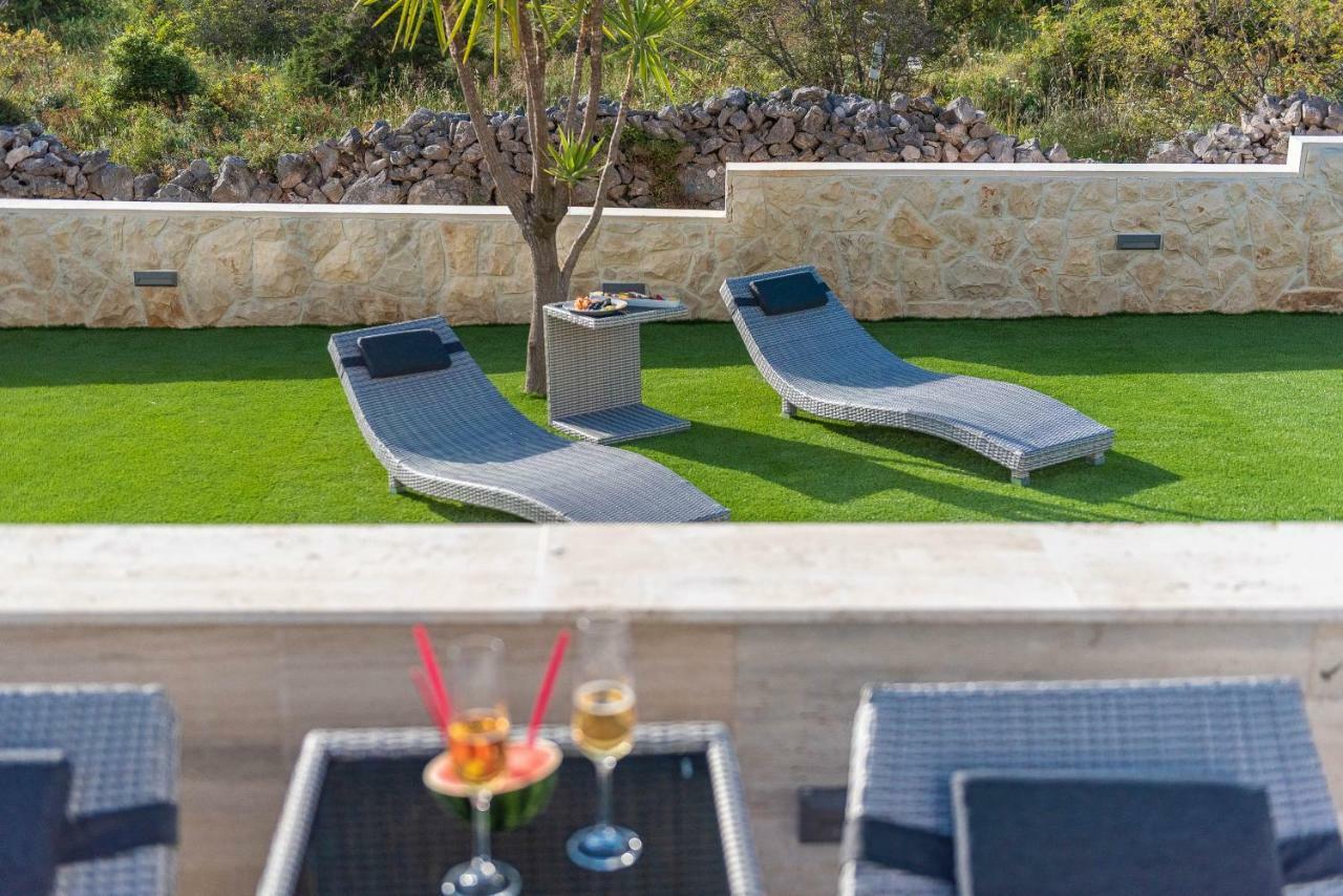 Apartments & Rooms Pool Villas Maris Novalja Bagian luar foto