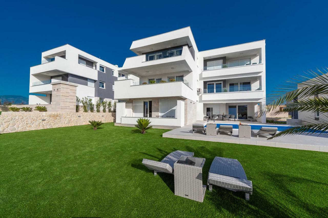 Apartments & Rooms Pool Villas Maris Novalja Bagian luar foto